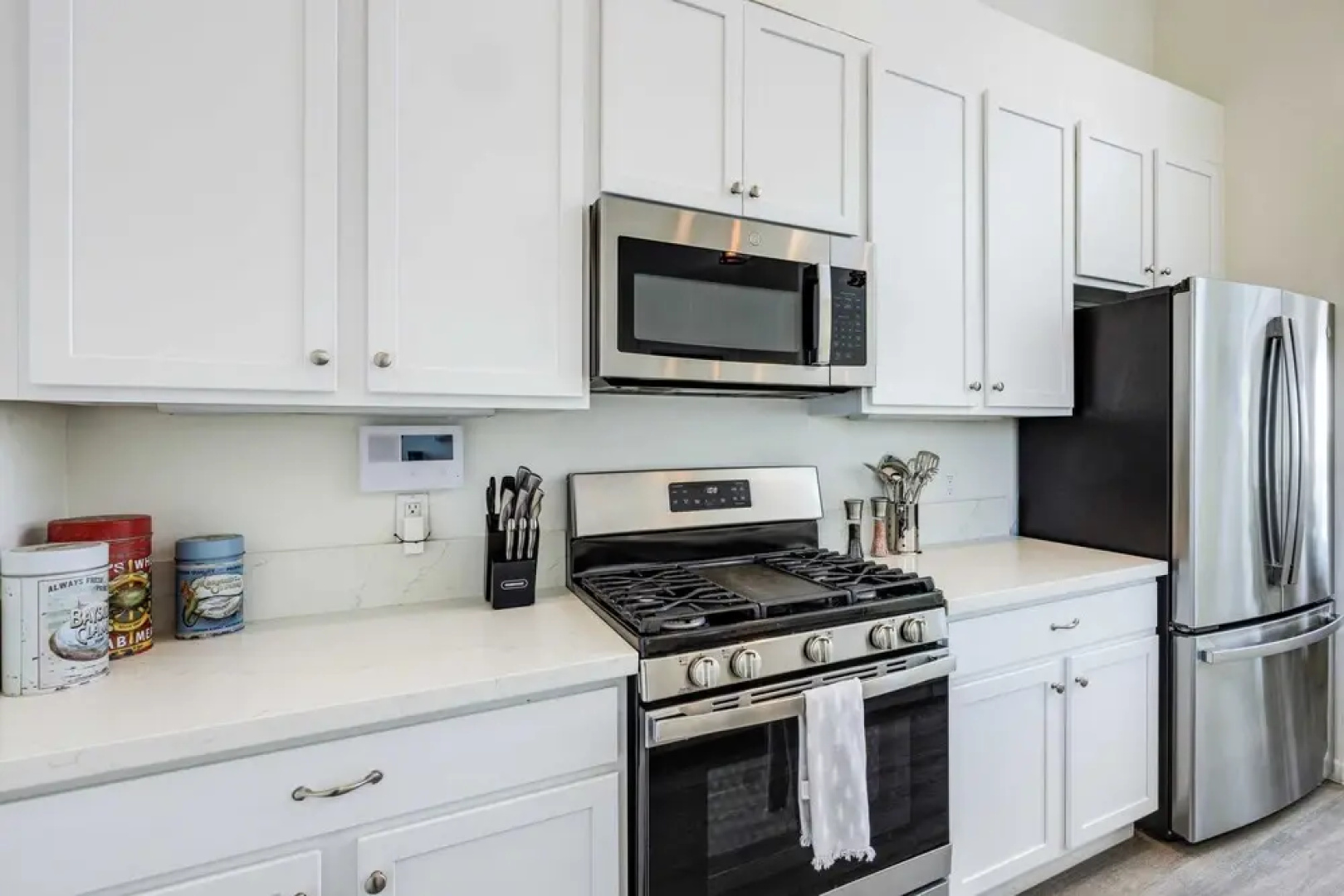 Beachfront 2BR w/ Deck, Views & Direct Sand Access Strand Way A