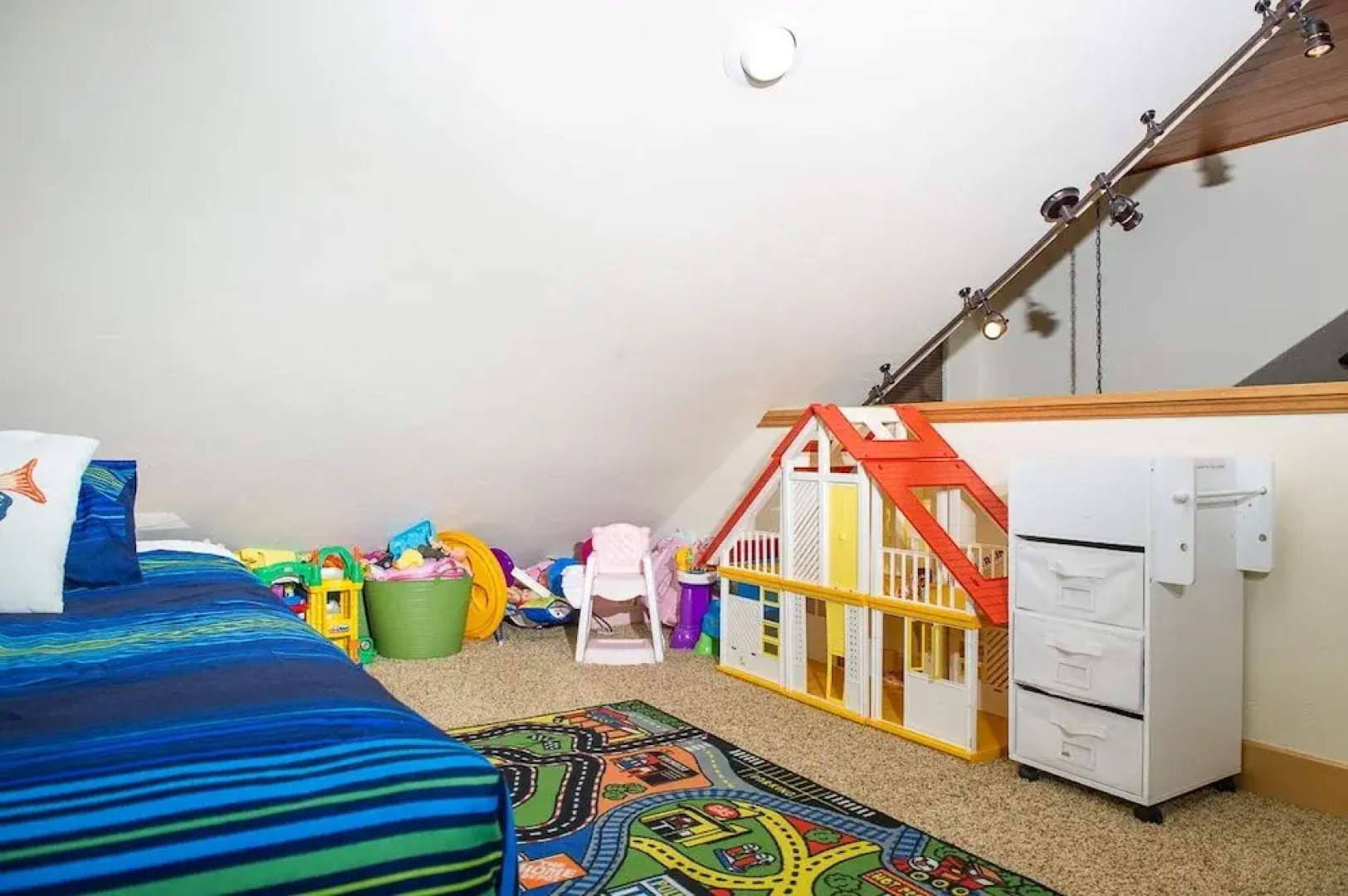 Waterside Family Fun 3 Br home by RedAwning