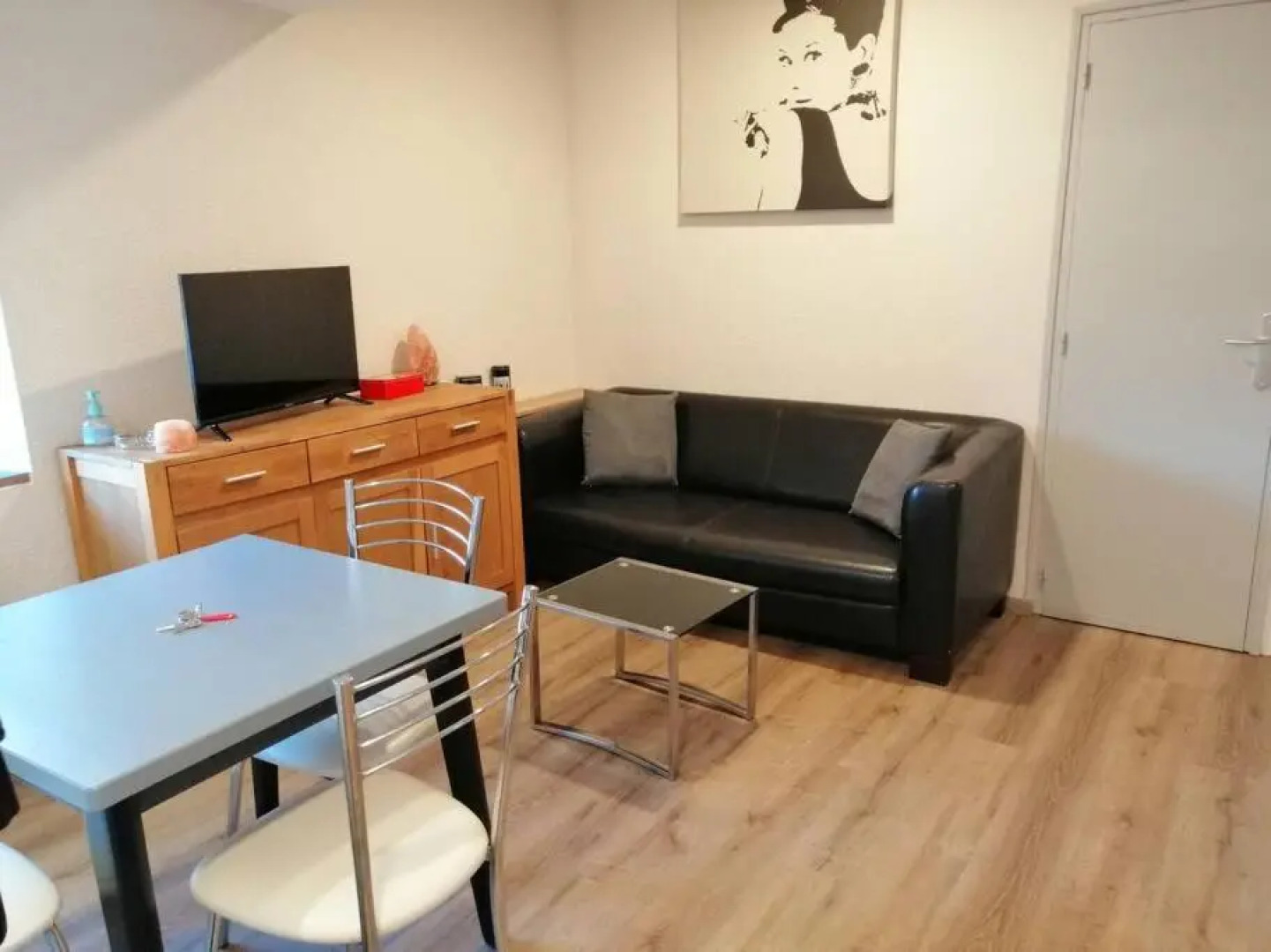 Joyeuse, superbe appartement d'environs 30m2.