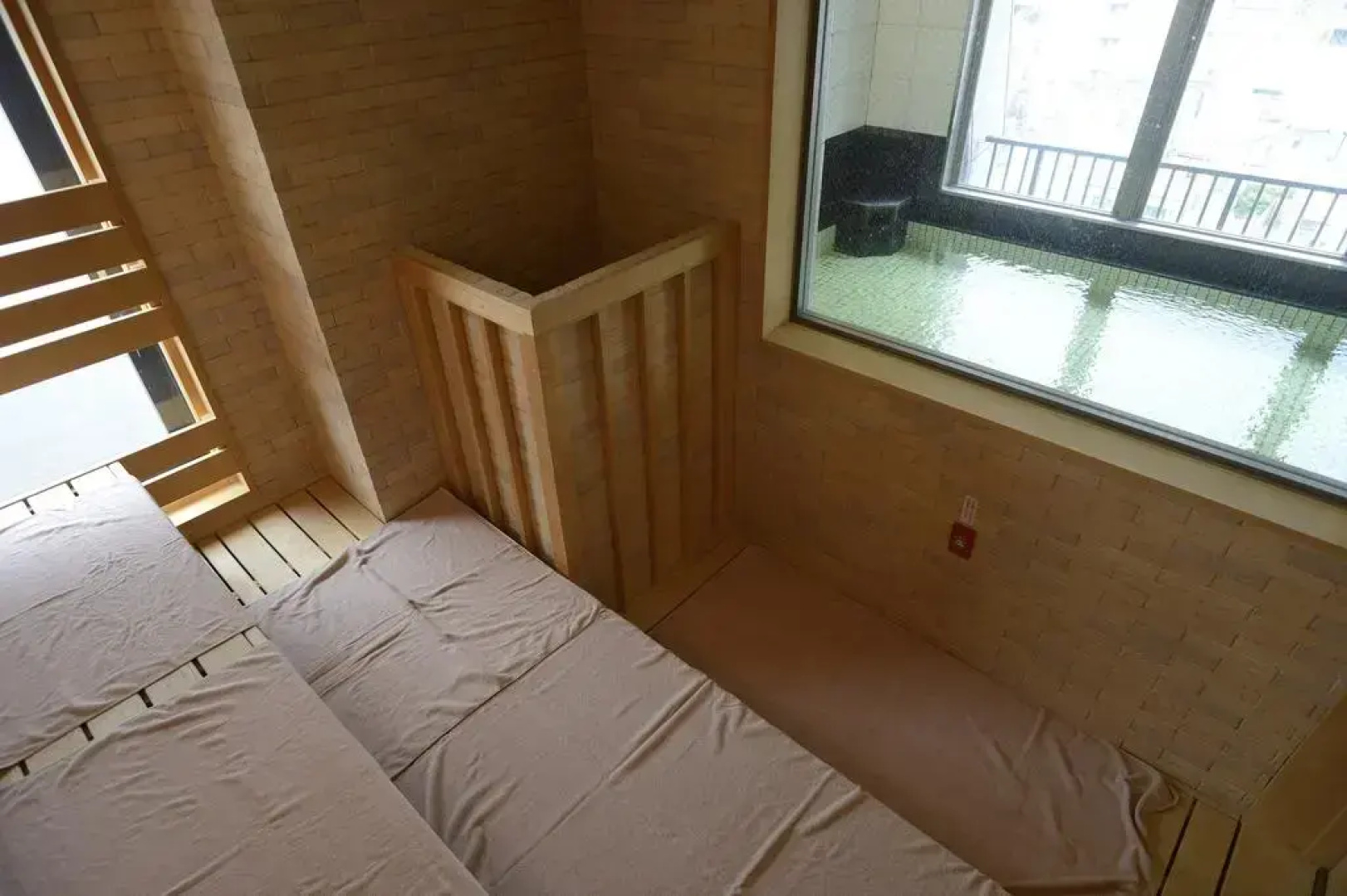 Отель Natural Hot Spring Midosuji Hotel