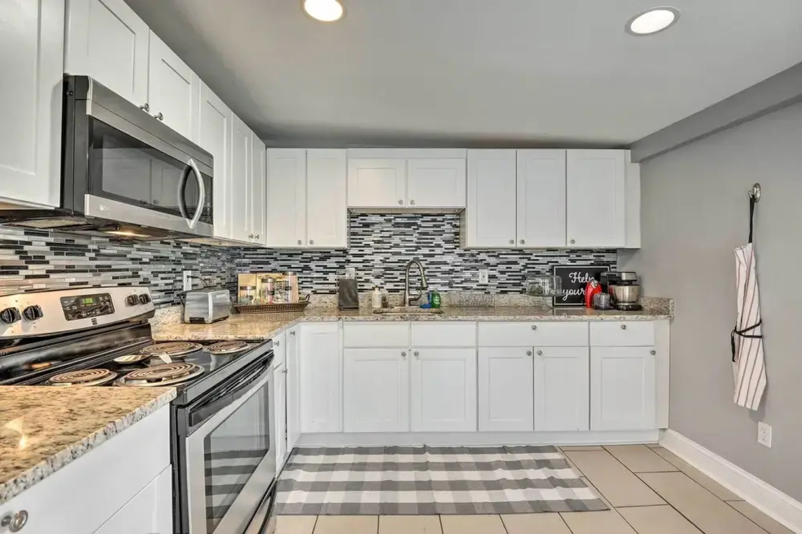 'highlands Cottage' Upscale Getaway w/ Yard!