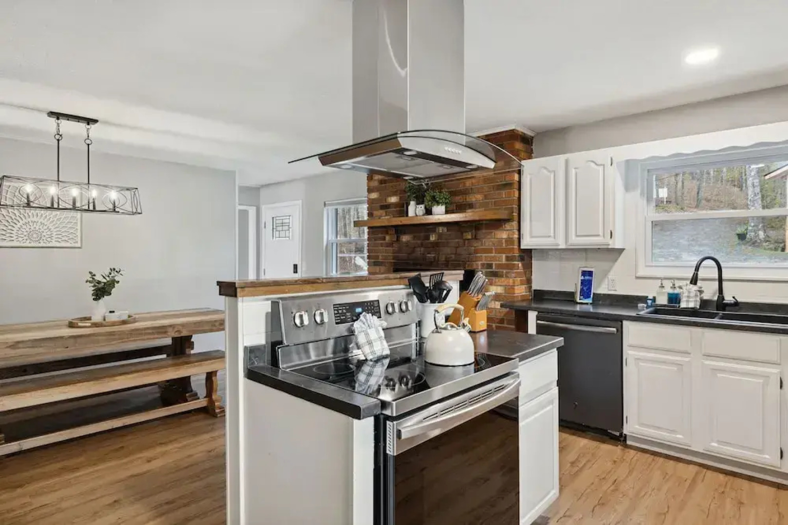 Bluff Mountain Bungalow 4 Bedroom Home by RedAwning