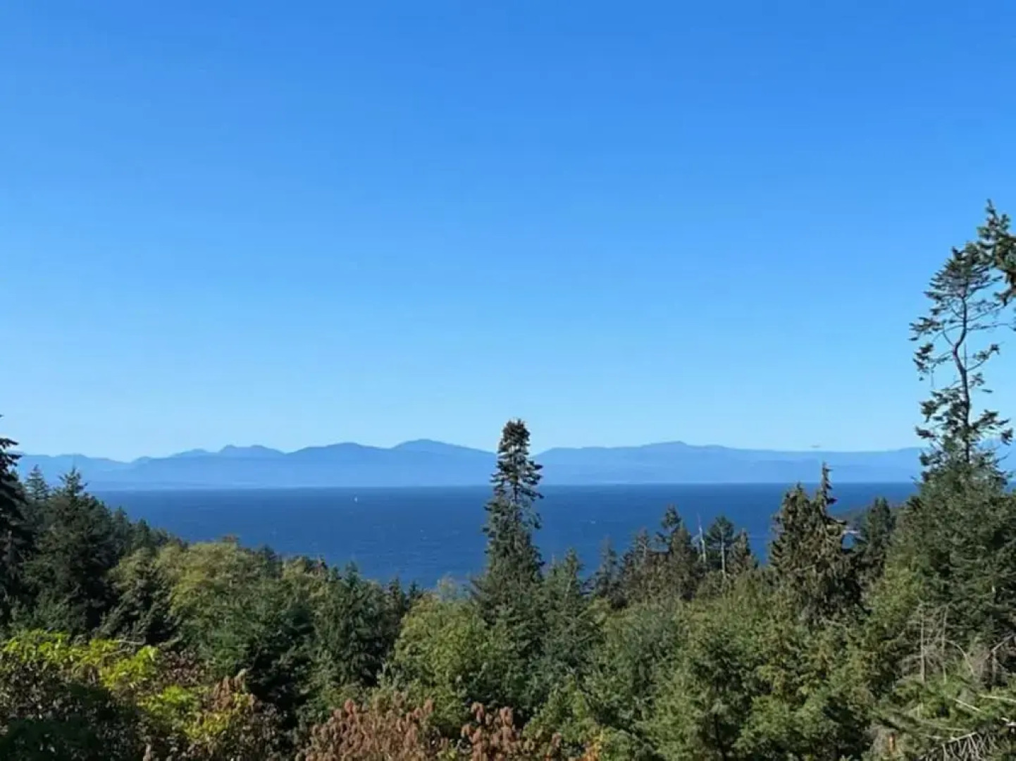 Beautiful 2 bedroom home with ocean and sunset views