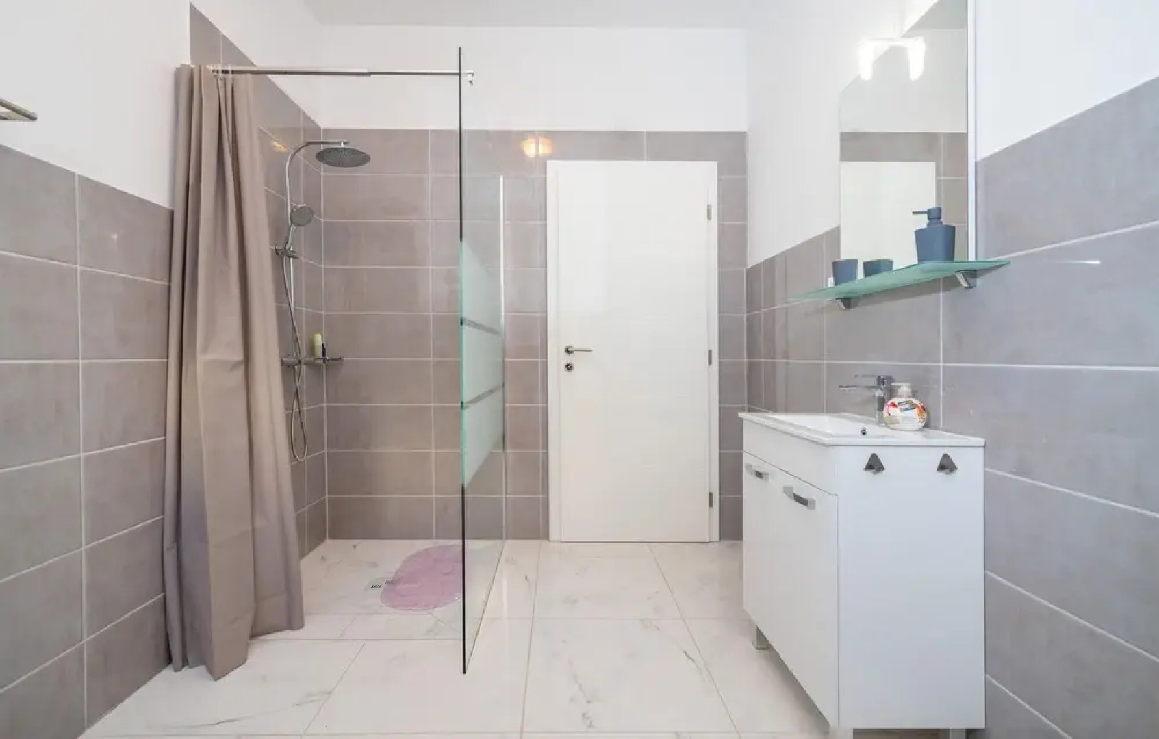 Awesome Home in Karin Gornji With 2 Bedrooms and Wifi