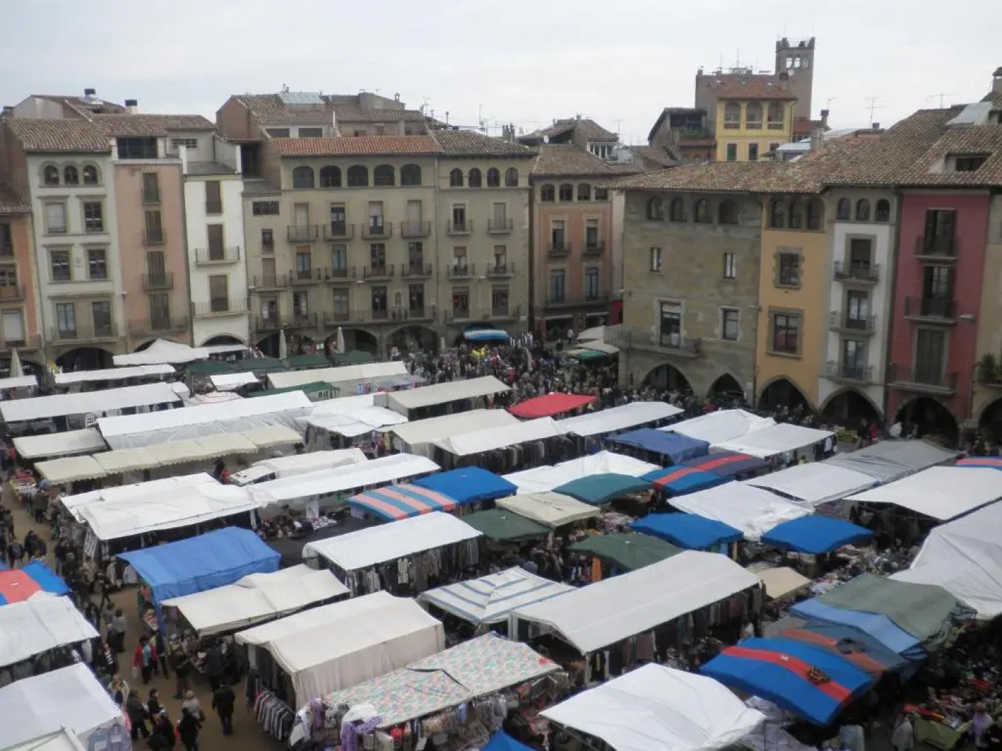 Apartaments Vicus 1 con vistas a la Plaza Mayor de Vic