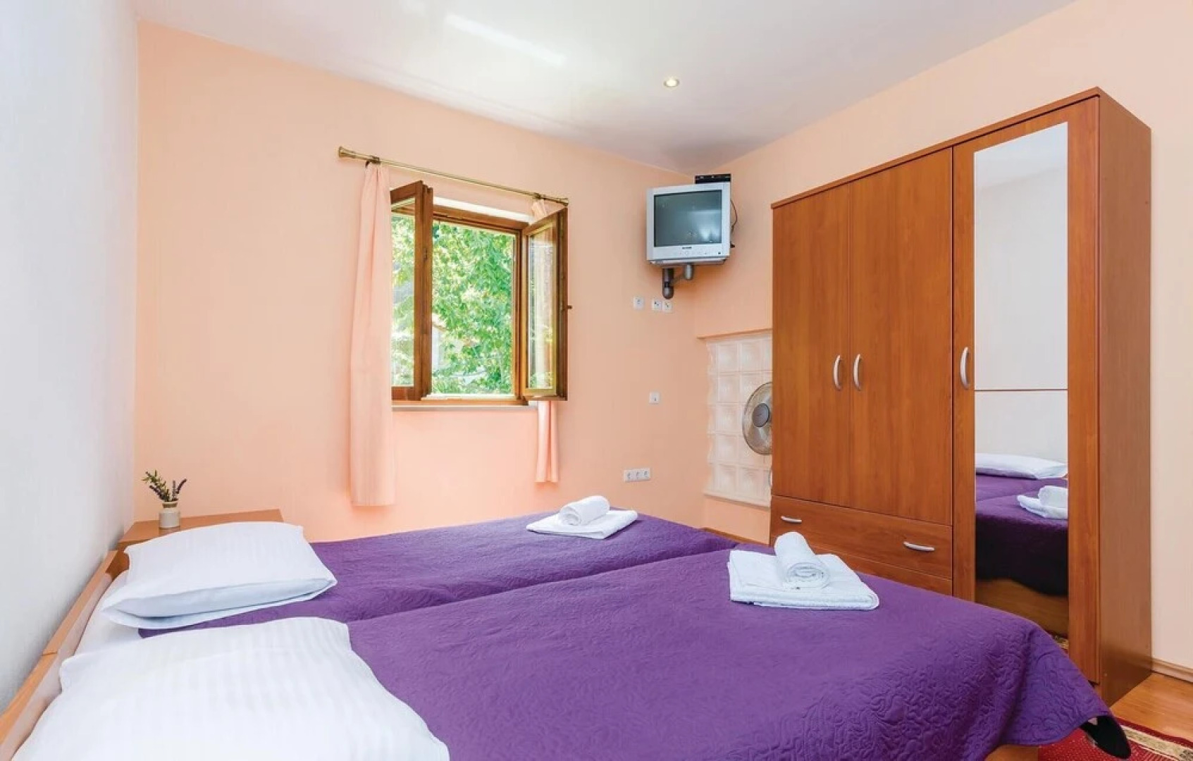 Two-Bedroom Apartment Gruda with an Outdoor Swimming Pool 08