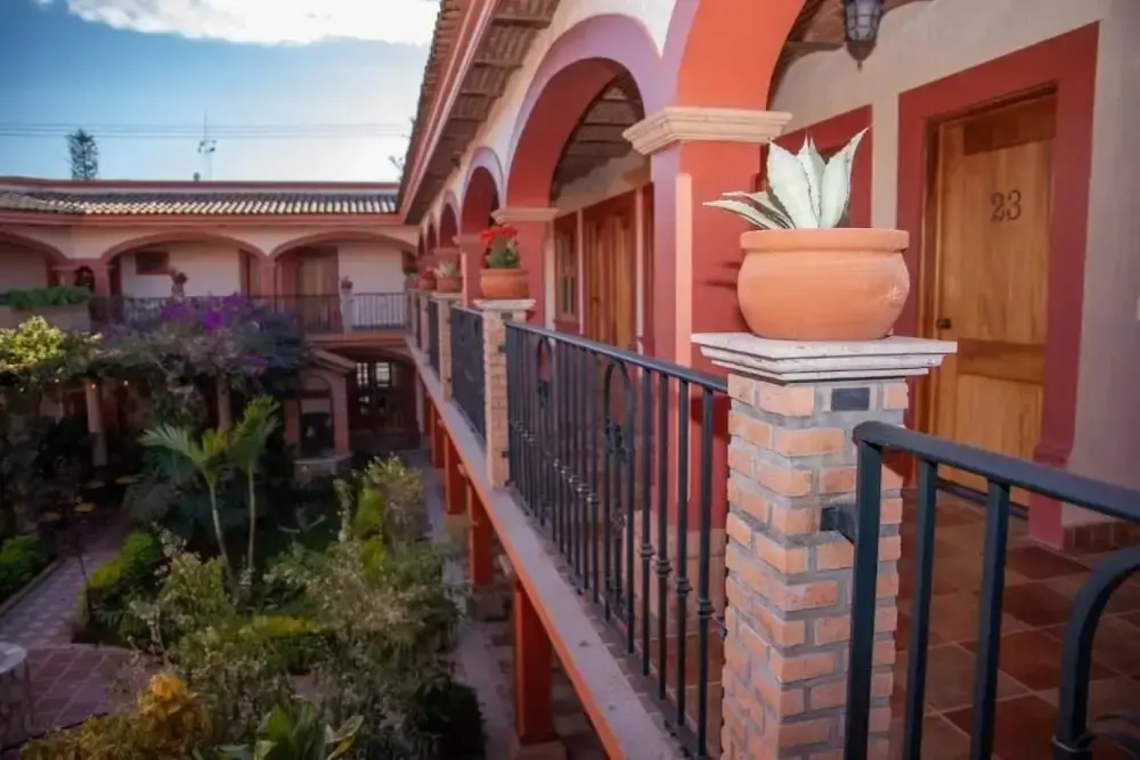 Encanto de la Sierra Hotel