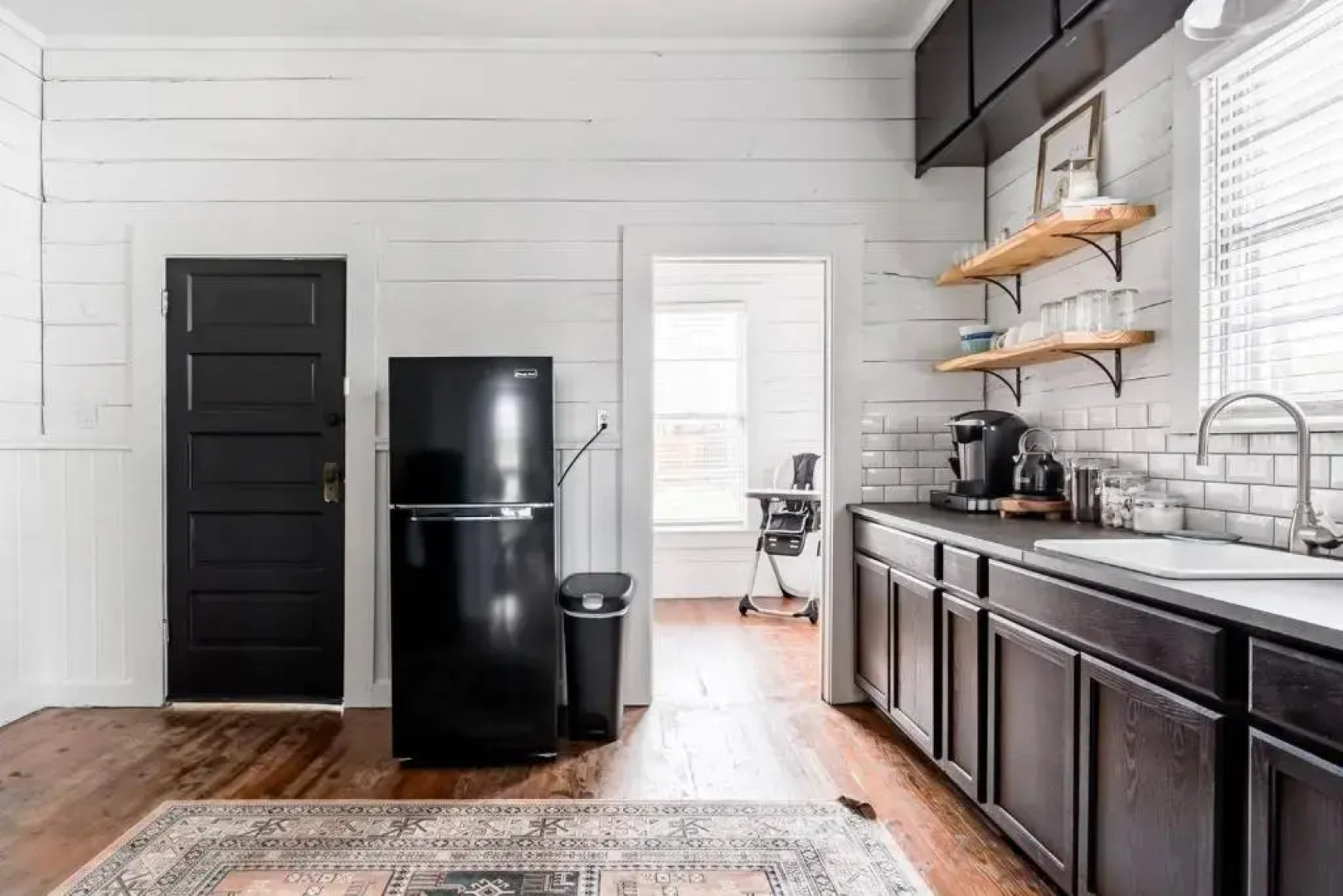 Restored 1930s Uptown Bungalow 2 min to Magnolia Silos