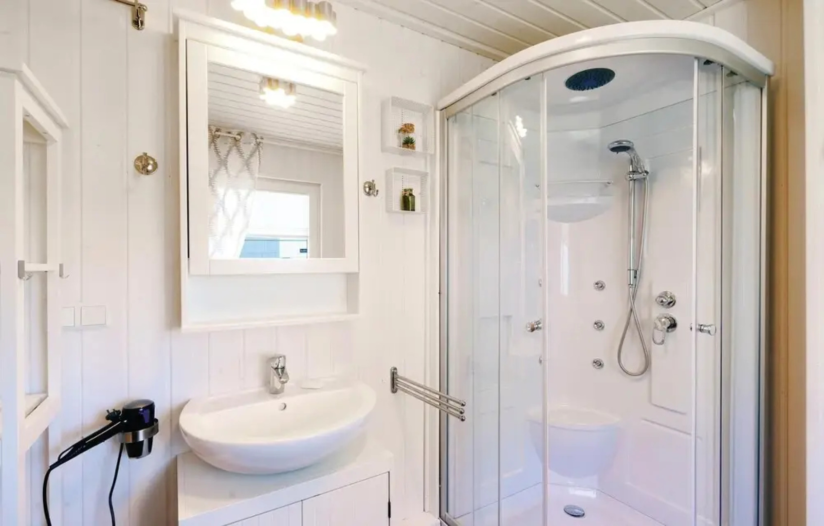 Awesome Home in Zerpenschleuse With 2 Bedrooms and Wifi