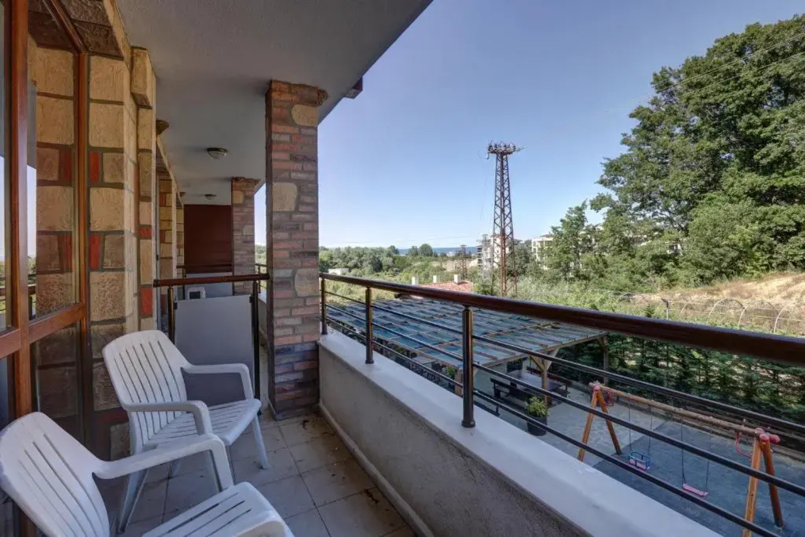 Complex Hunter's Beach