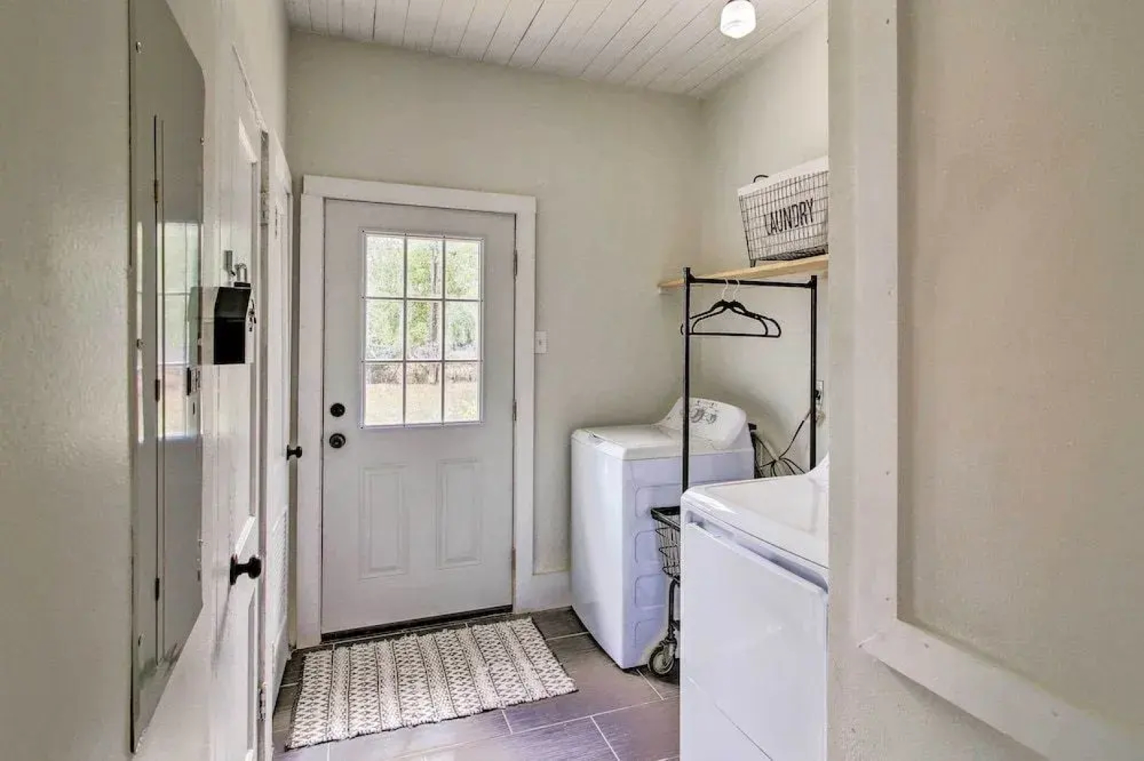 Renovated Family Cottage 1 Mi to Main St Shops!