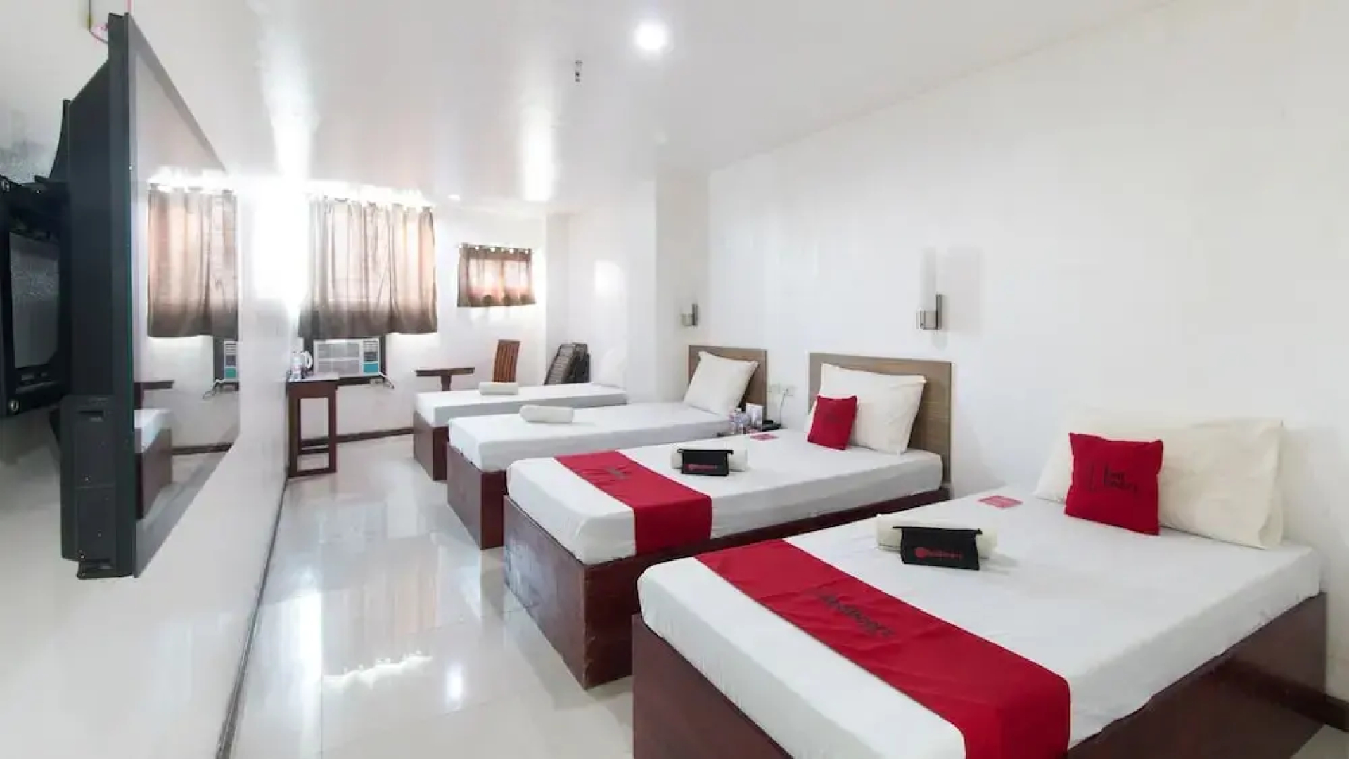 RedDoorz Plus near Vigan City Commercial Center