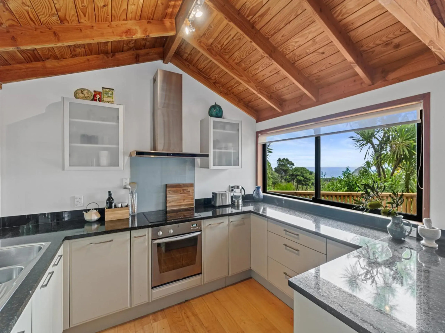 Perfectly Piha - Piha Holiday Home