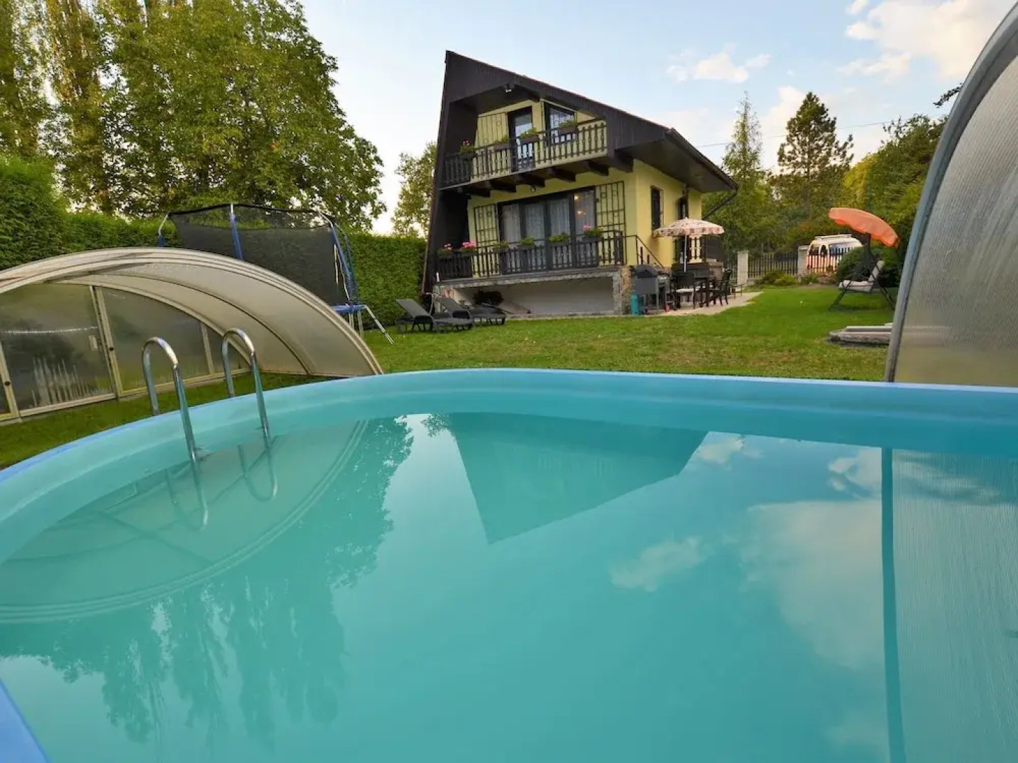 Cozy Chalet in Pilsen With Swimming Pool, Garden, Balcony