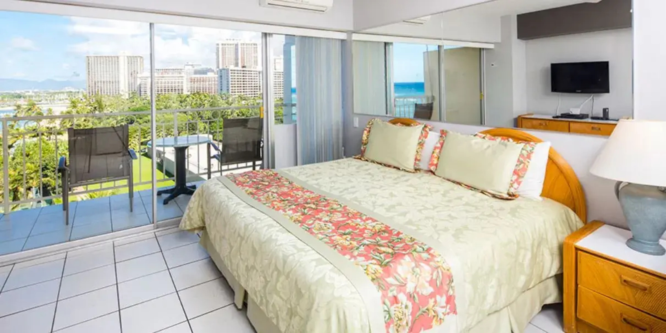 Castle Waikīkī Shore