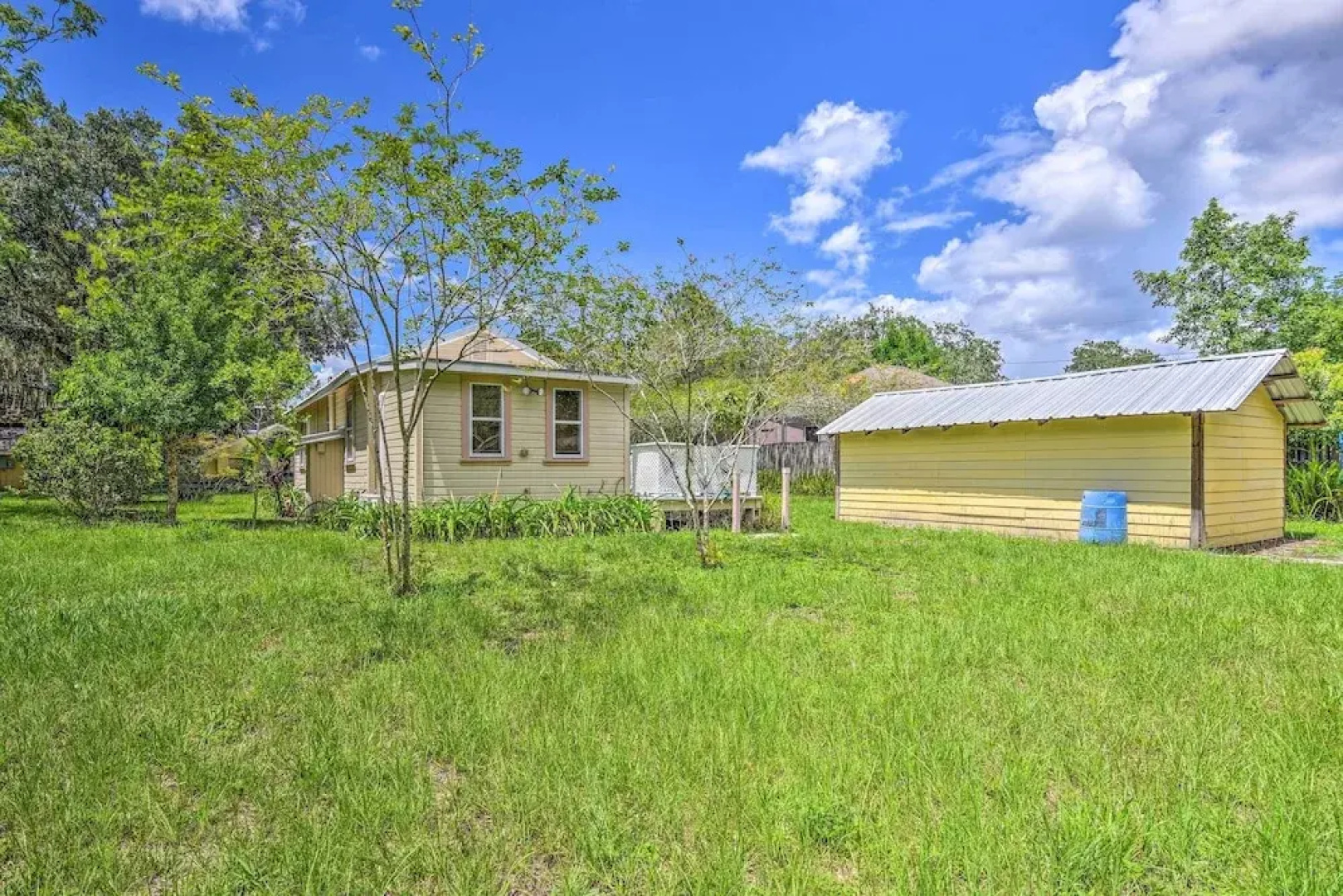 16 Mi to Disney: Cottage w/ Deck in Winter Garden