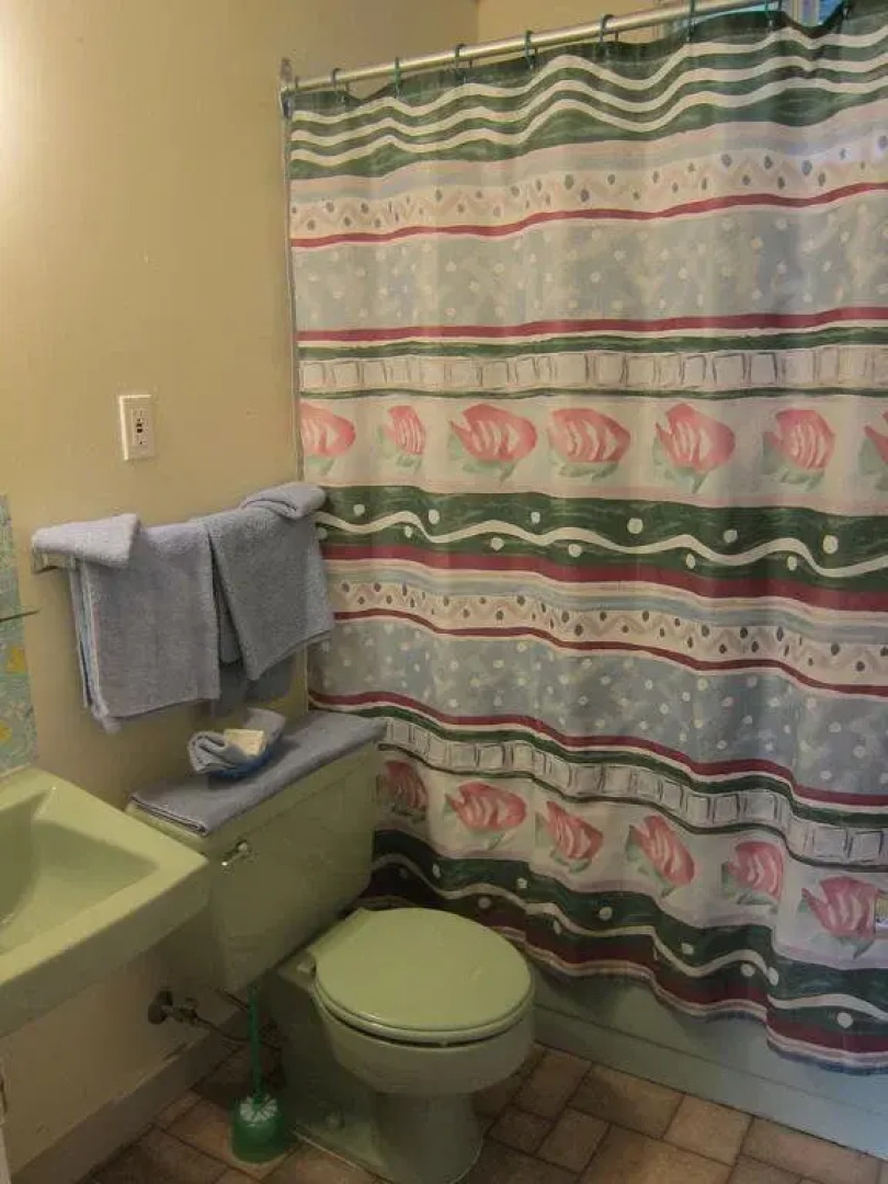 Bay Breeze Motel & Cottages