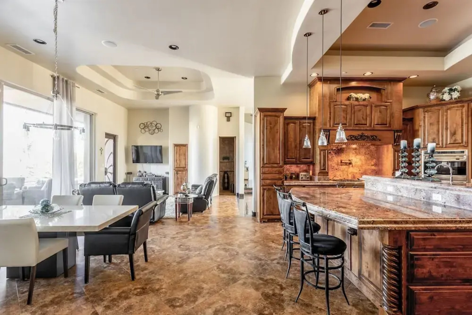 All-Suite Tuscan Home W/ Pool, SPA & Sports Court Home