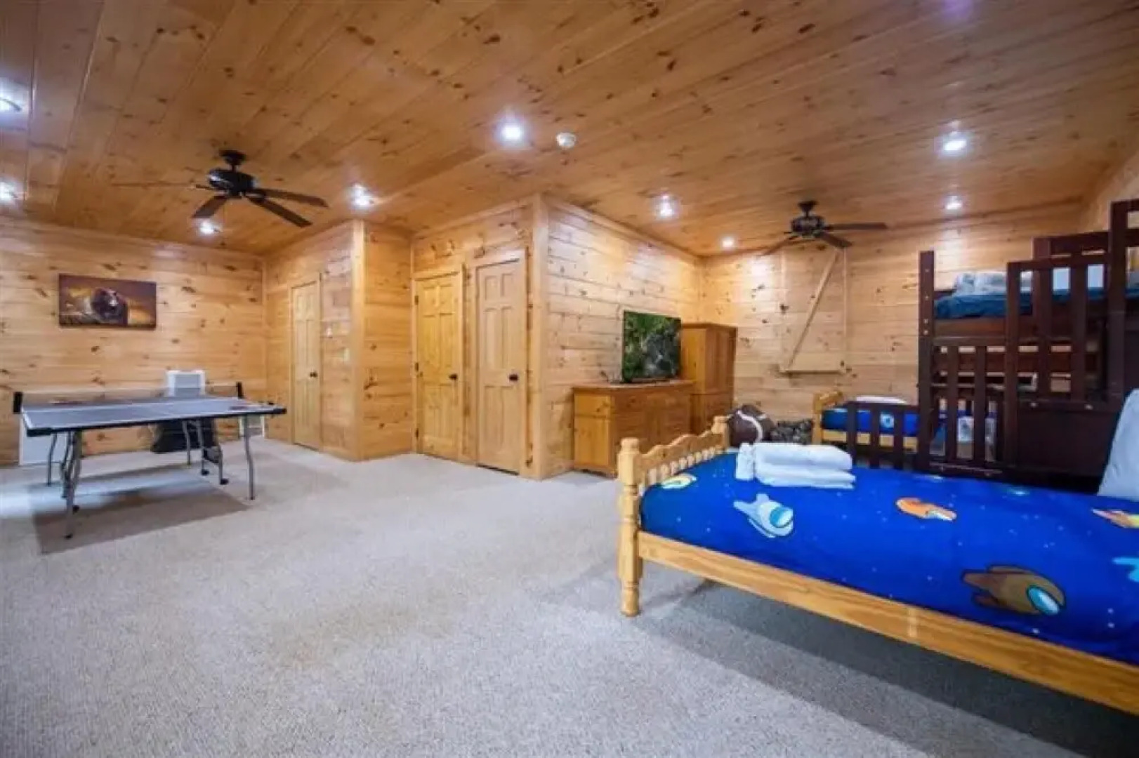 Ricks Retreat Charming Log Cabin Firepit Ping Pong hot tub Close to Blue Ridge