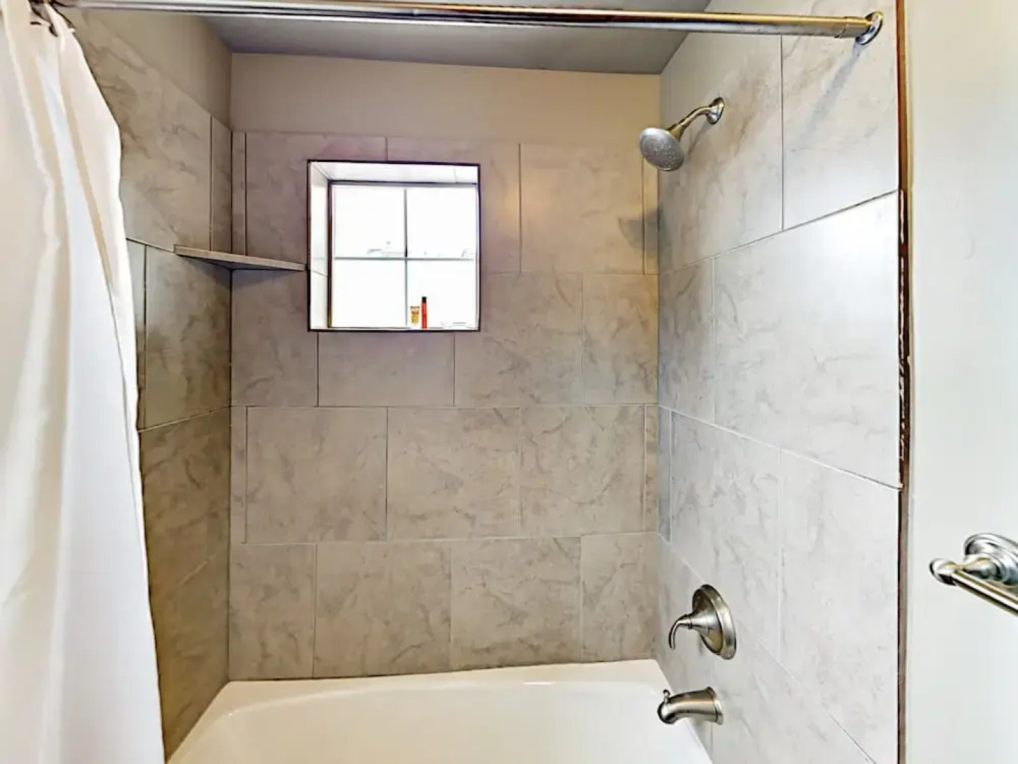 West Abigail - 4 Br Townhouse