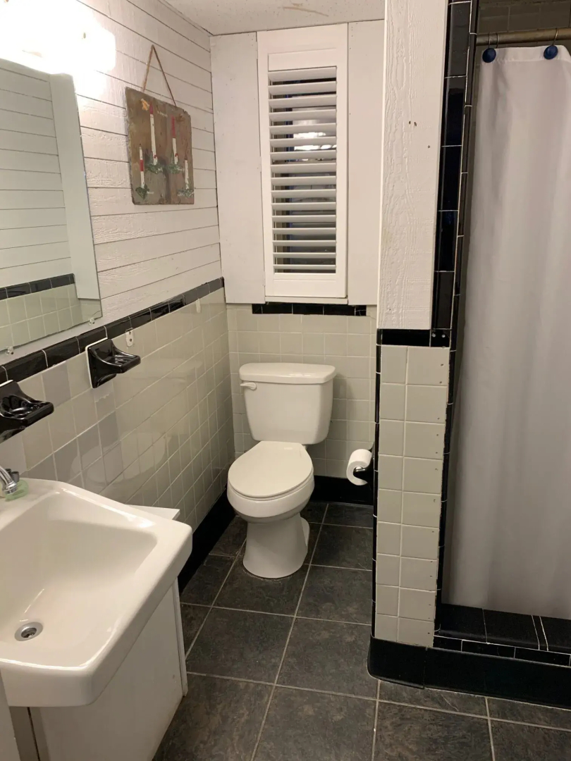 Vineyard Harbor Motel - Private Beach