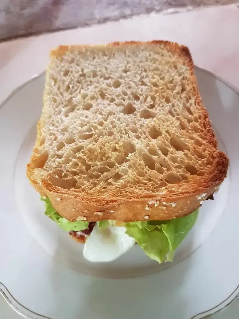 Guanna's Place Room and Resto Bar