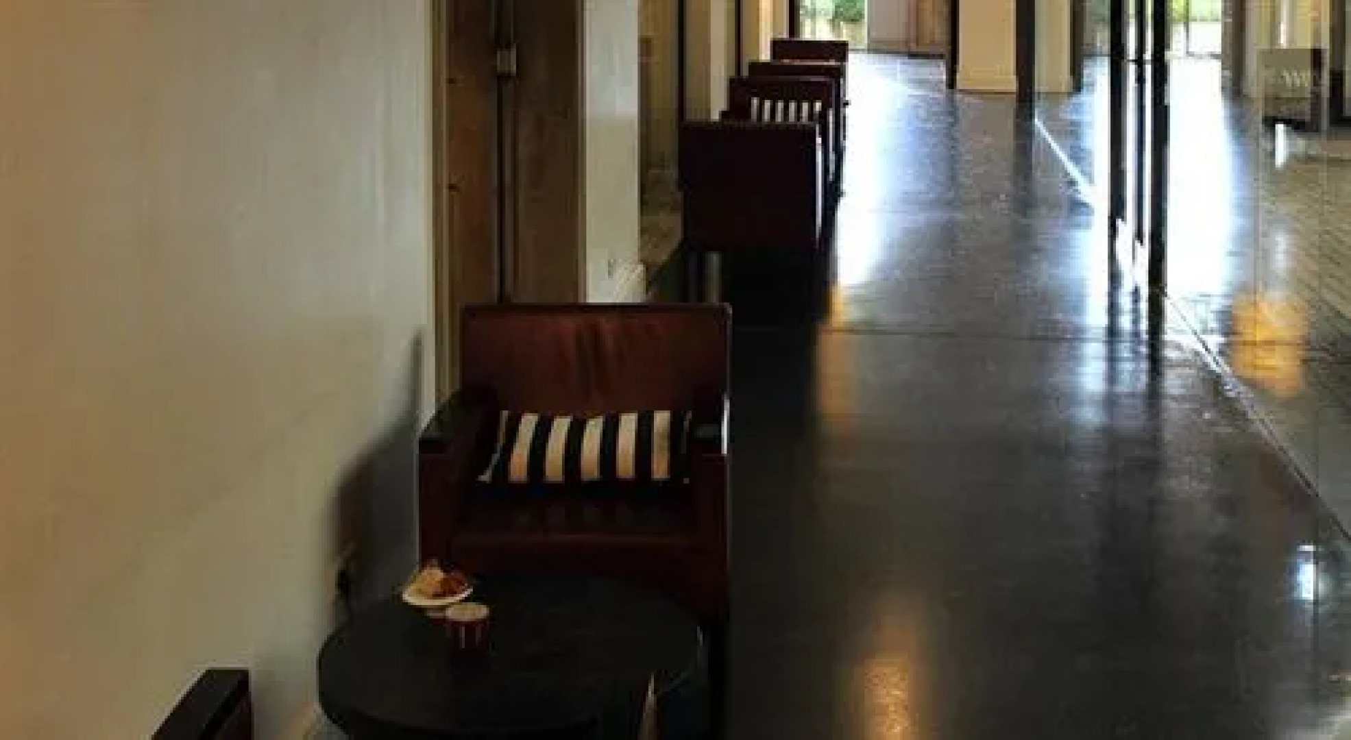 De Barrier - Different Hotels