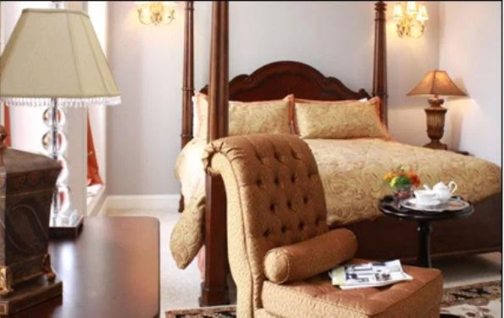 Natchez Manor Bed & Breakfast