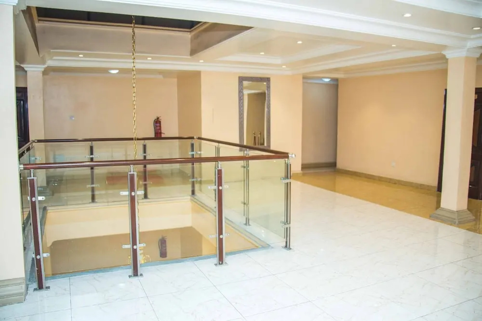 Royal Crest Hotel & Suites