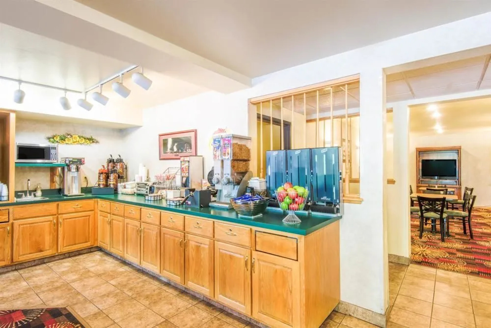 Super 8 Motel - Wheeling