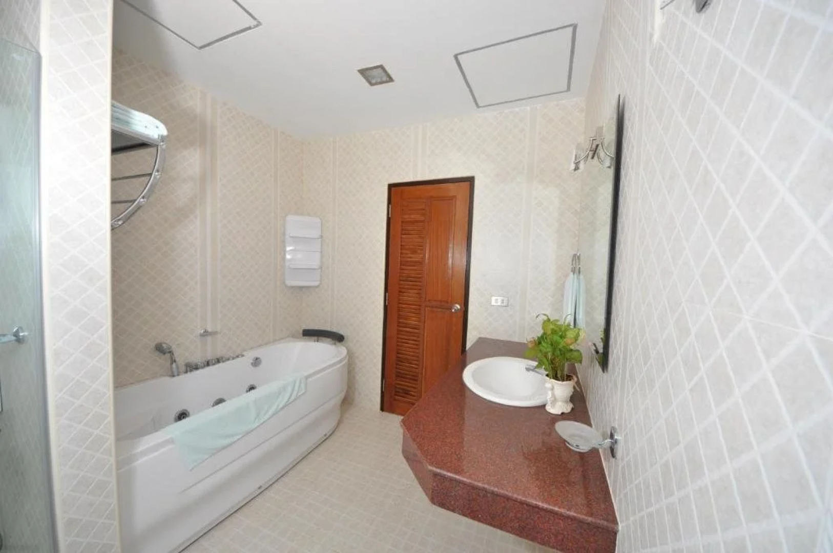 Maeklong Marina Resort