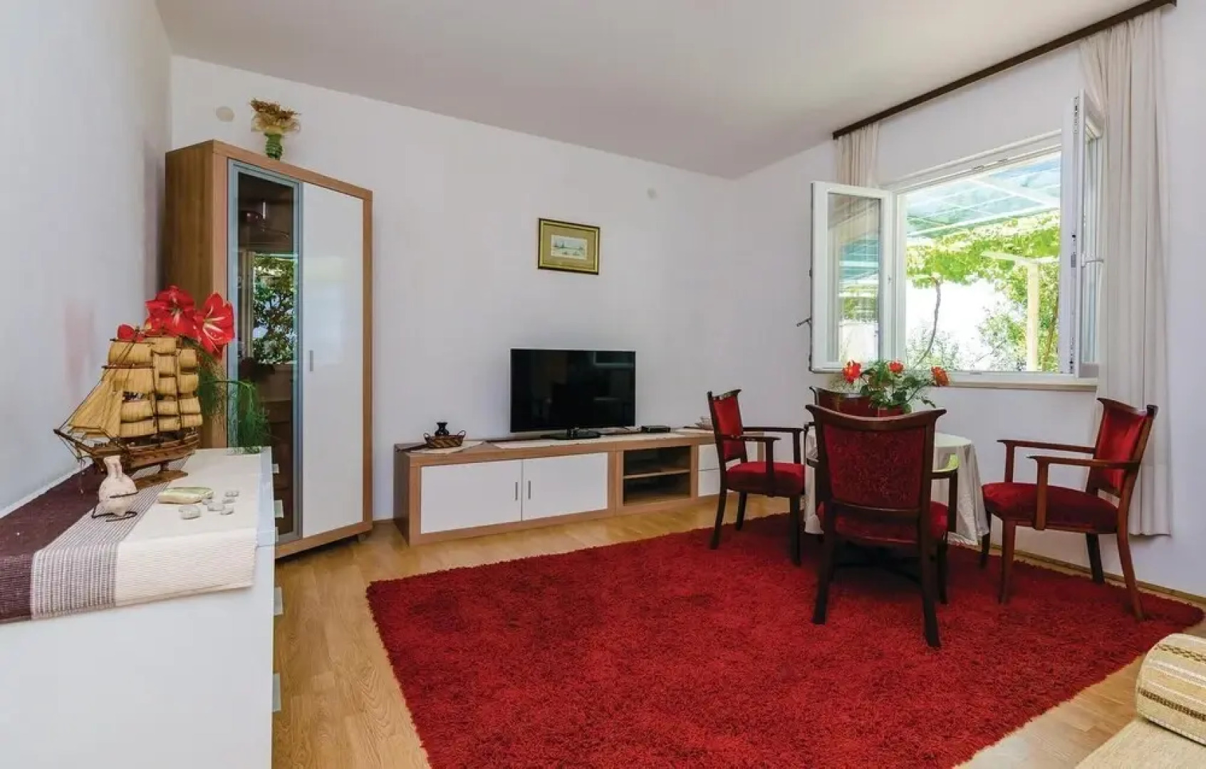 Awesome Home in Brsecine With Wifi and 3 Bedrooms