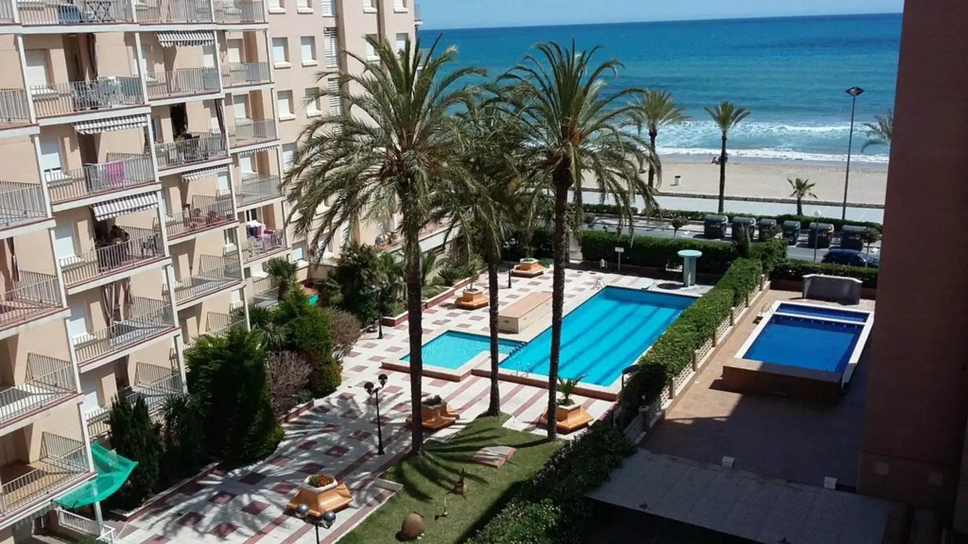 Sea Front Apartment 2 Pools