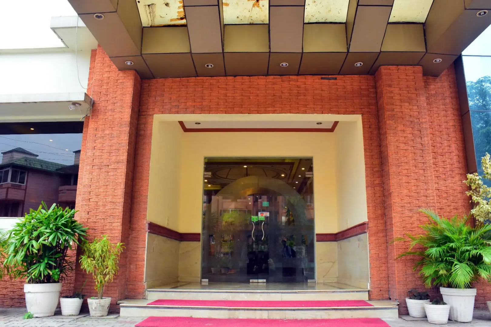 Hotel Vasundhara Palace Rishikesh