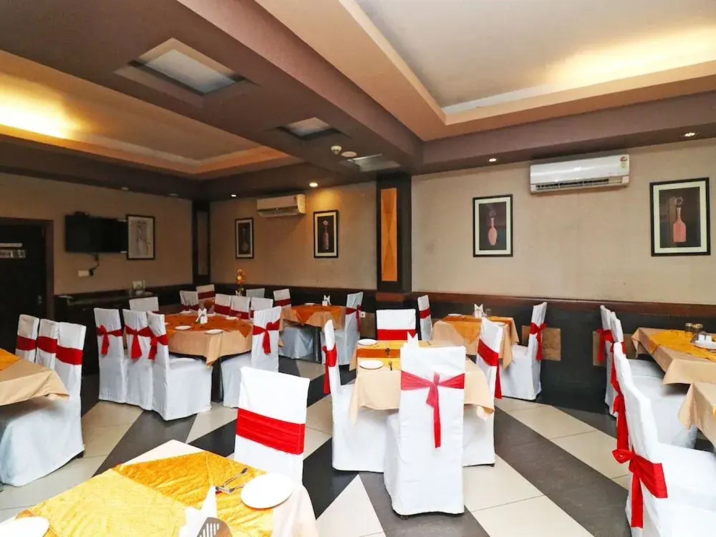 Hotel Mirabel by OYO Rooms