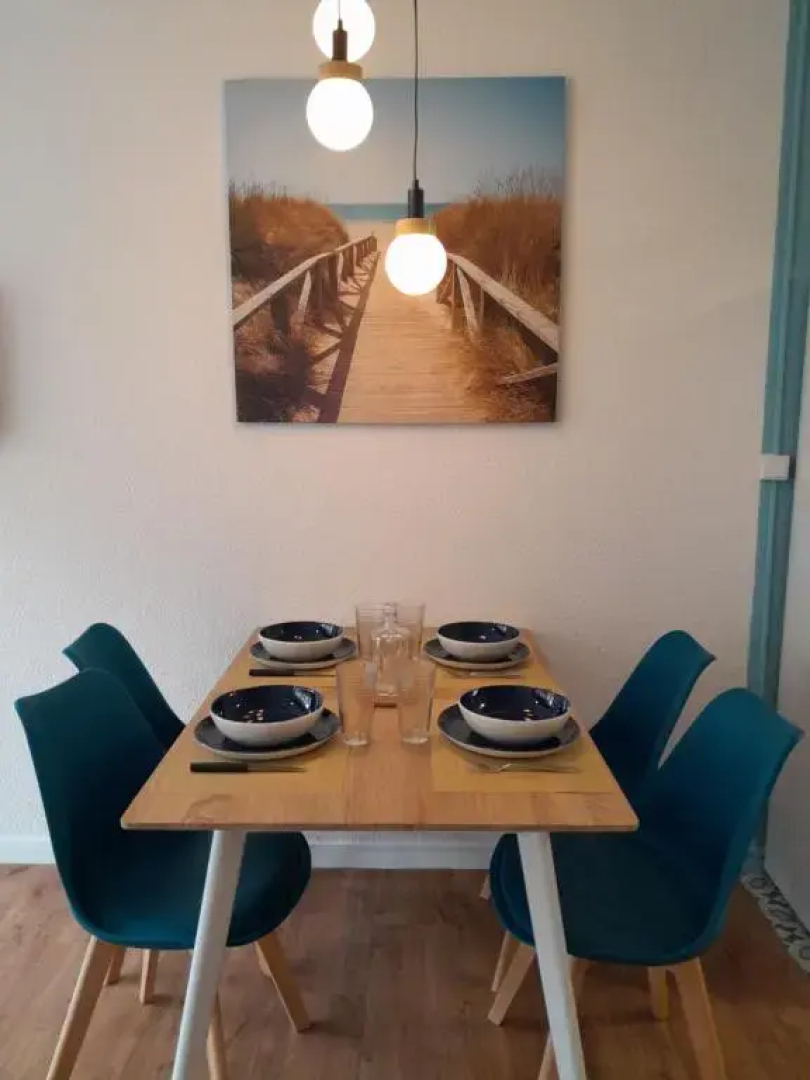 Joli 2 pièces sur le port avec piscine, terrasse, parking