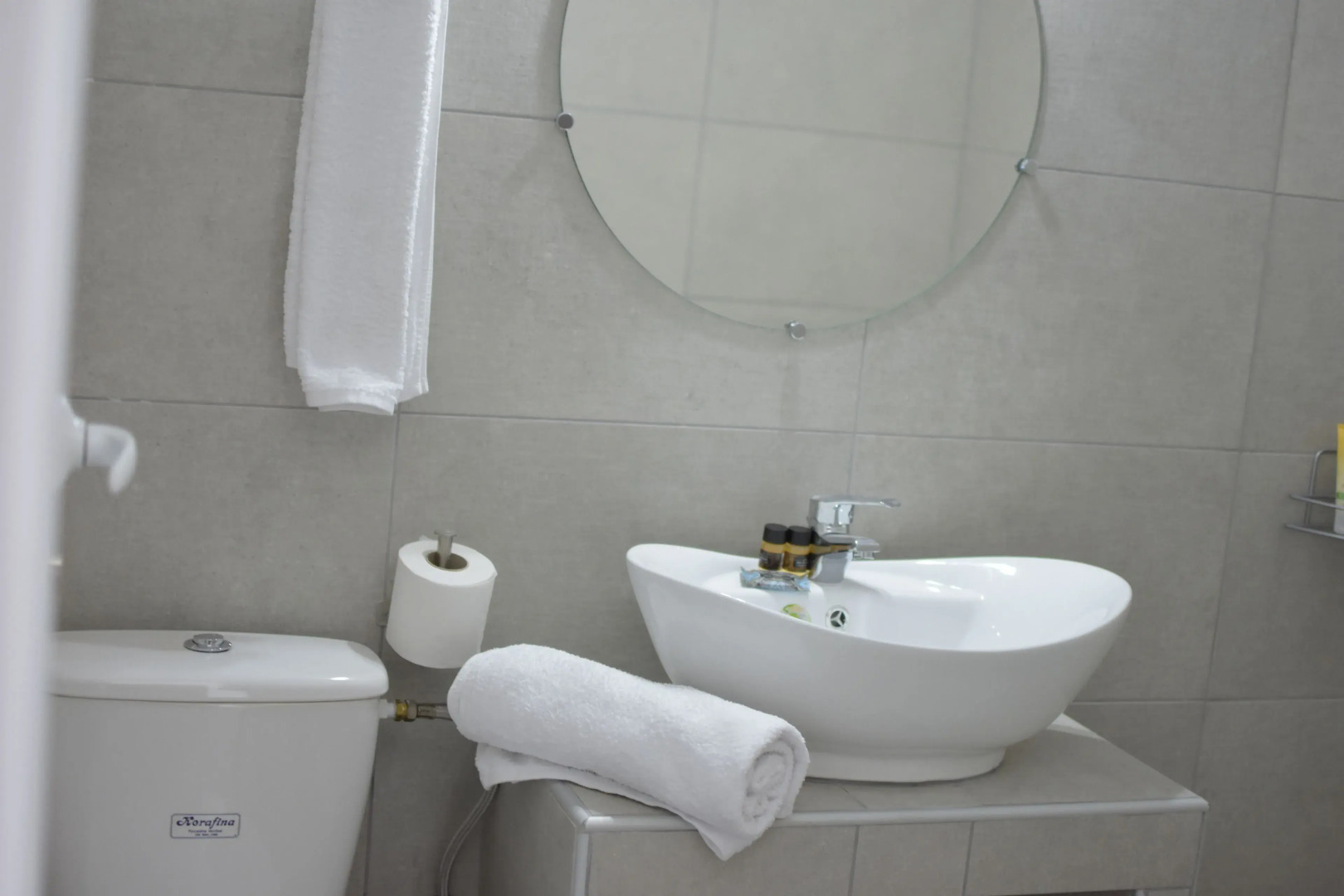 Gatos Village Studios & Apartments