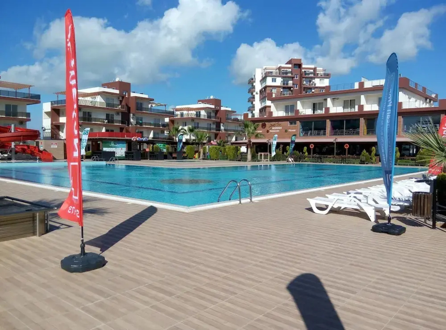 One Bedroom Apartment at Longbeach