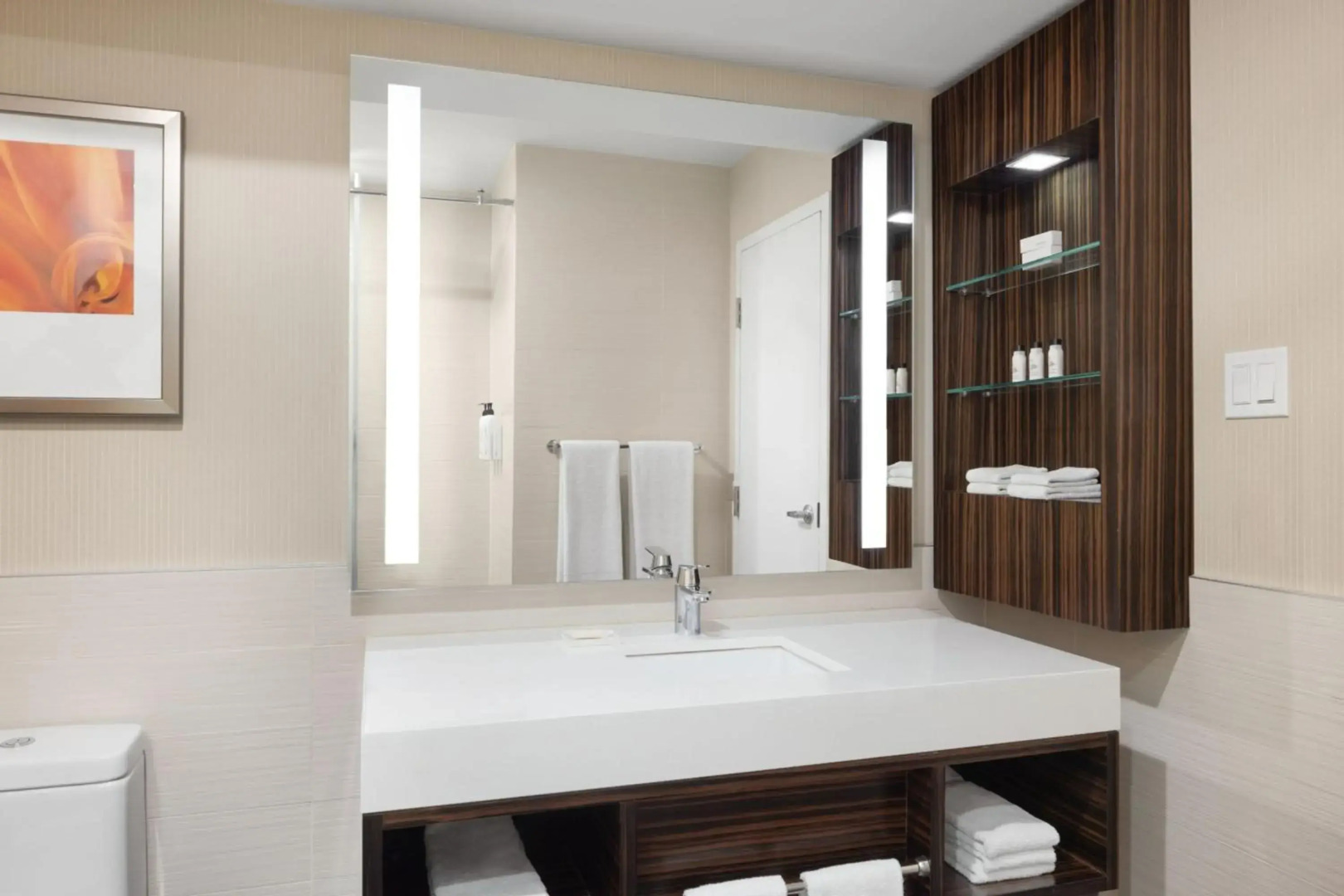 Delta Hotels by Marriott Edmonton Centre Suites