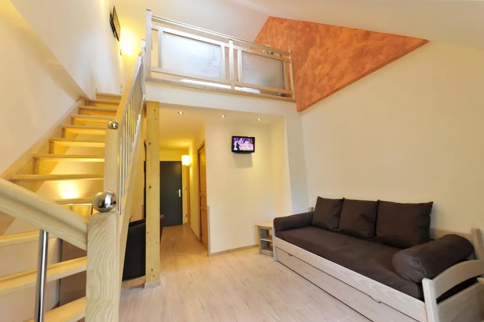 Logis Hôtel Restaurant Les 2 Rives - A75, en bordure de rivière