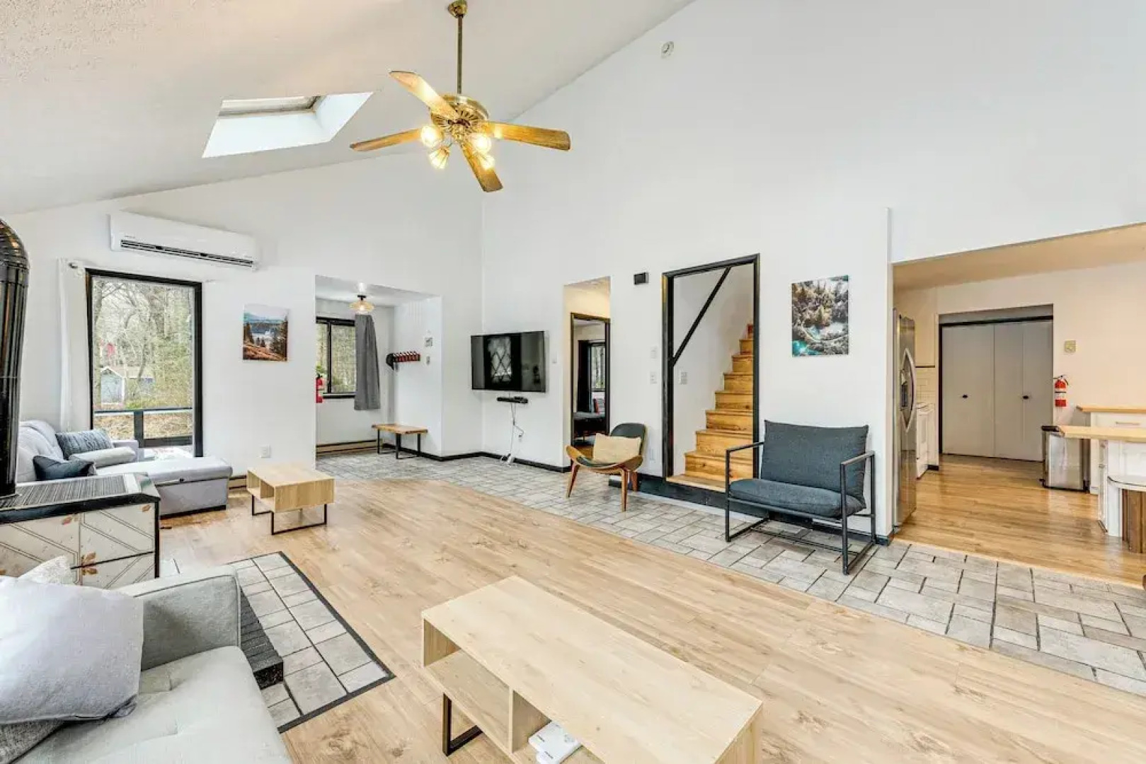 Hot Tub & Game Room: Long Pond Getaway!