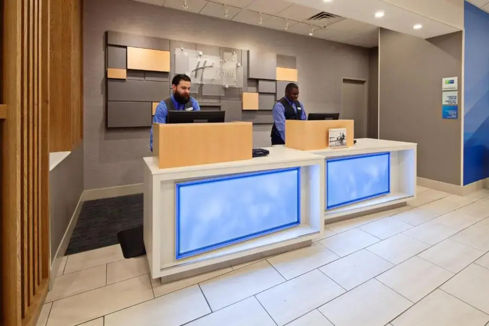 Holiday Inn Express Los Angeles Airport by IHG