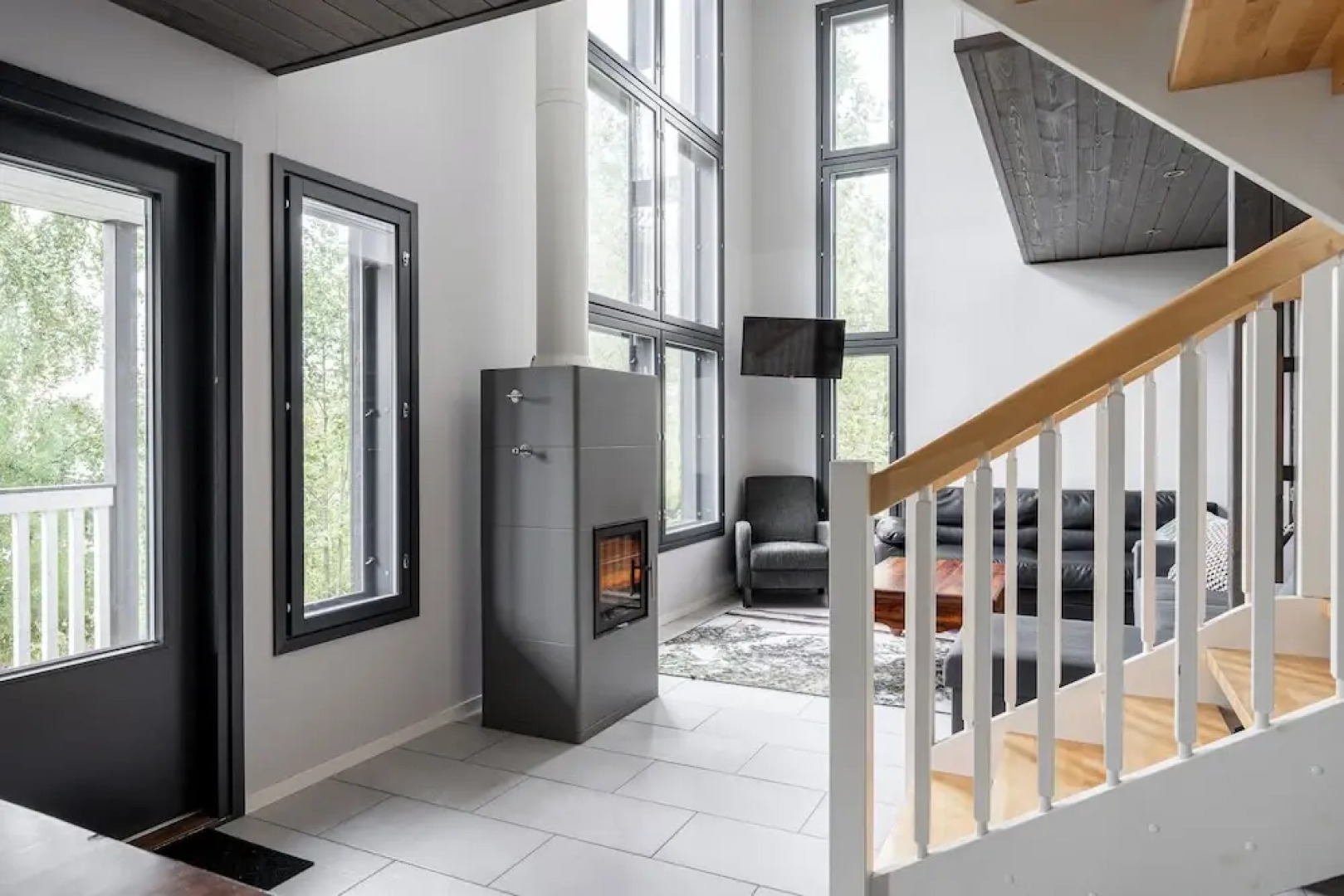 Peaceful 2BR Getaway Cabin at Riihivuori