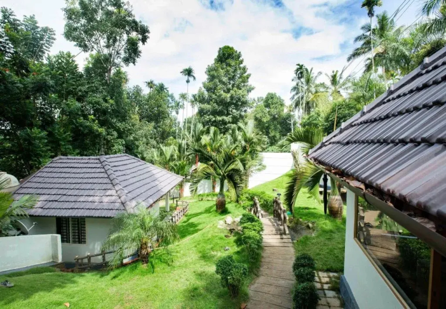 Karapuzha Village Resort