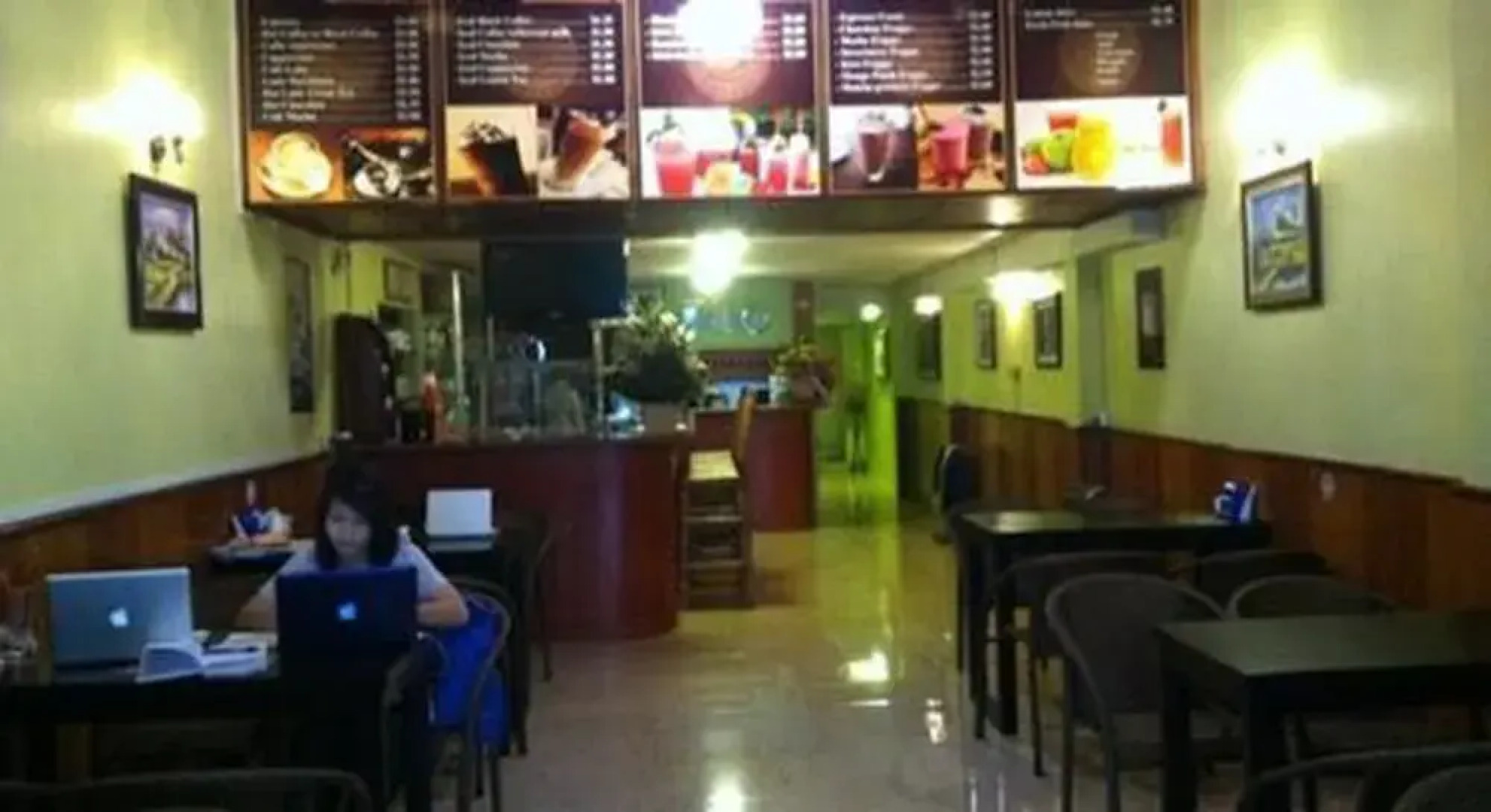 Pra-Tna Guest House and Coffee