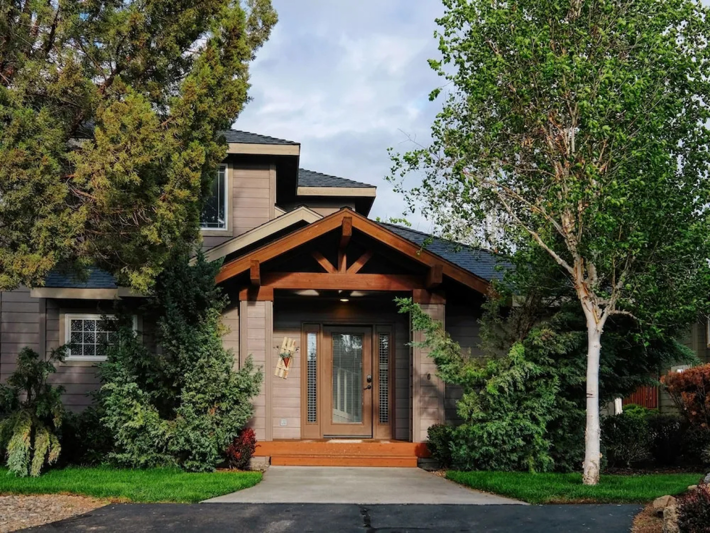 860 Golden Pheasant Drive Townhouse 3 Bedrooms 2.5 Bathrooms Townhouse