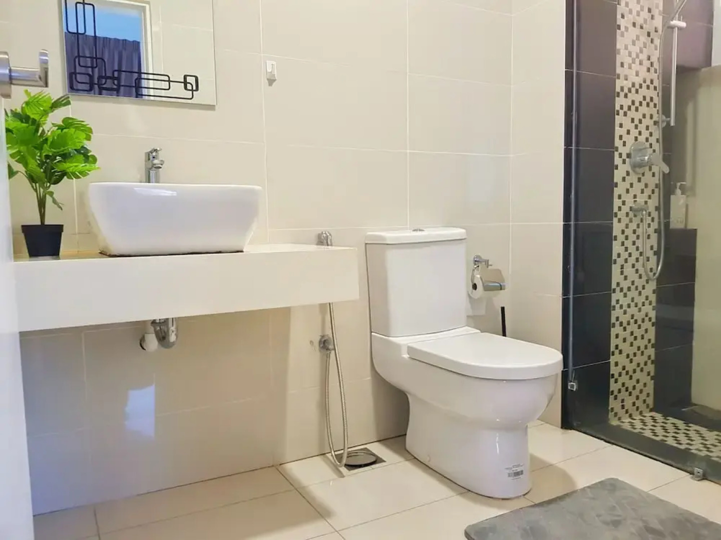 Teiw Family Homestay at Skypod Residence Puchong