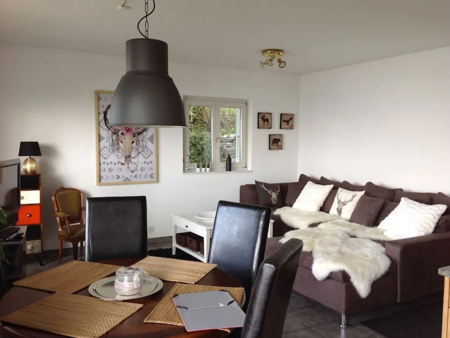 Beautifully Situated House With a View of the Mountain World