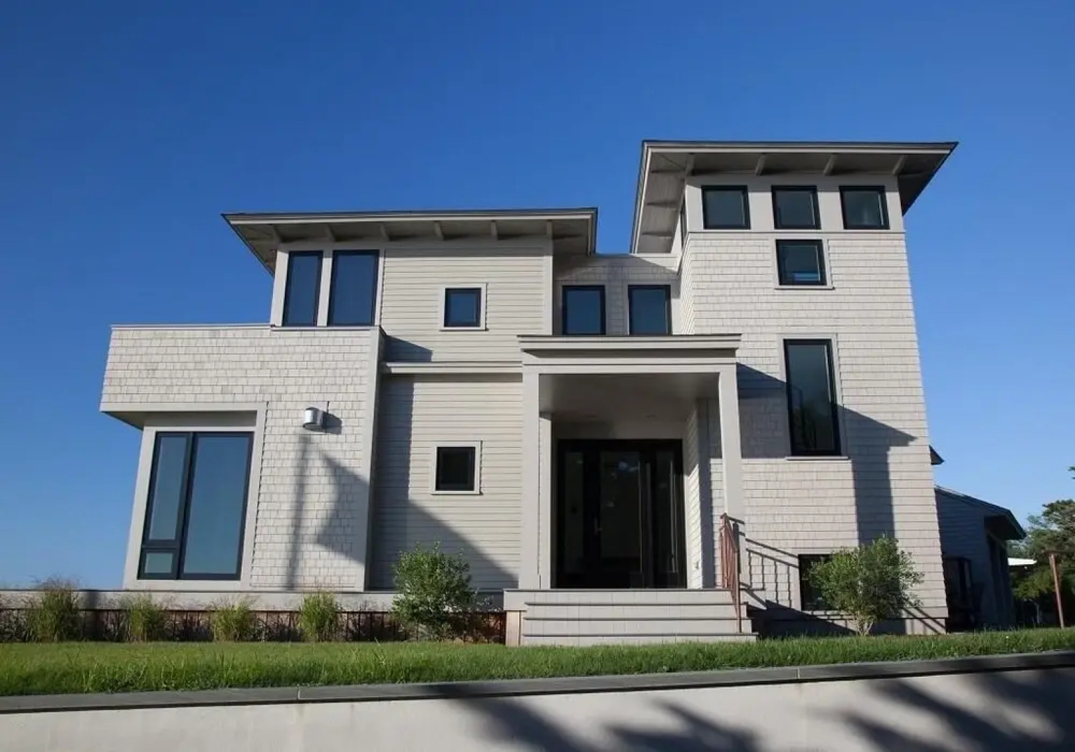 22 Cliff Road - Five Bedroom House