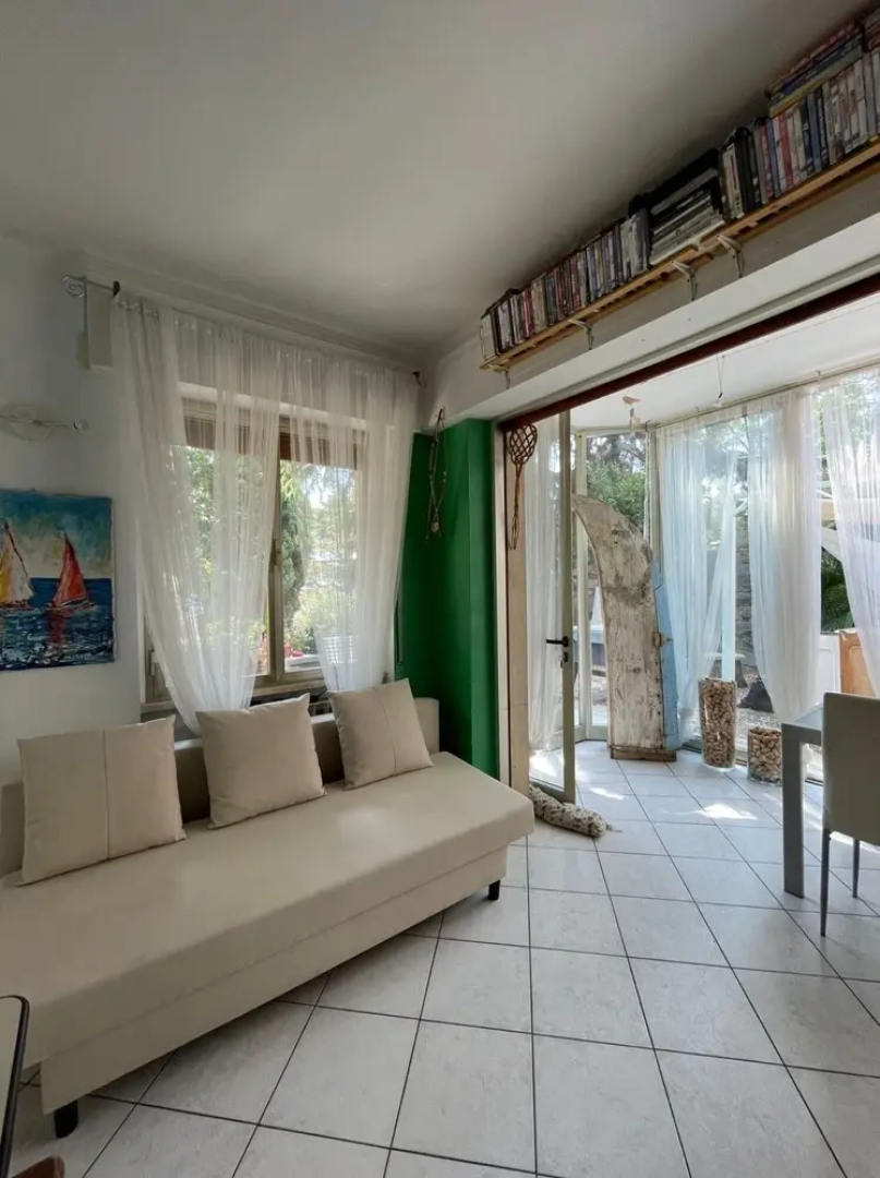 Toys With Garden and sea View